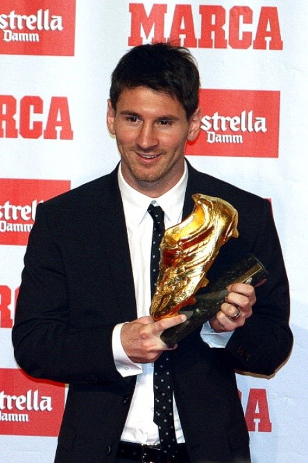 Bên cạnh giải thưởng Cầu thủ xuất sắc nhất là một số giải thưởng khác: Tiền đạo xuất sắc nhất – Lionel Messi. Các ứng cử viên: Cristiano Ronaldo & Karim Benzema (cùng Real Madrid).